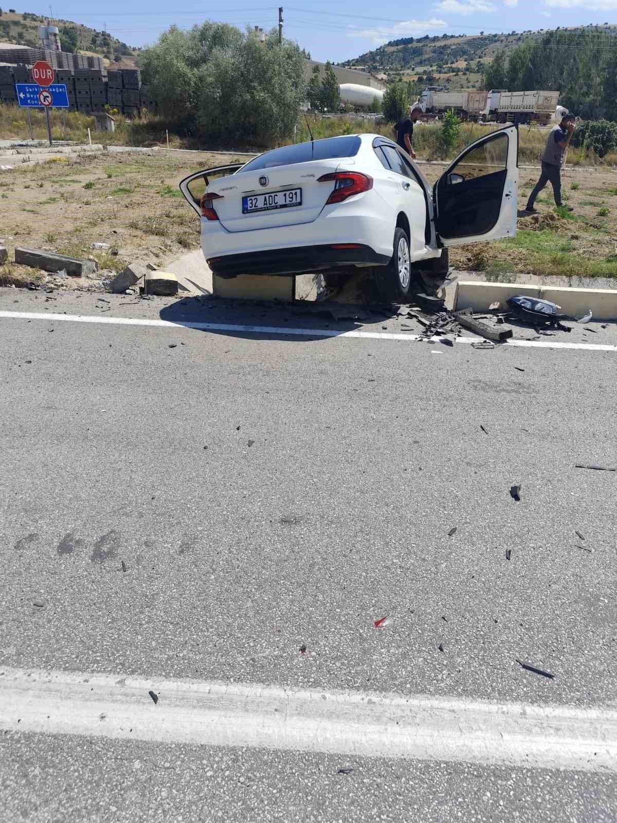 isparta-da-trafik-kazasi-ucuz-atlatildi