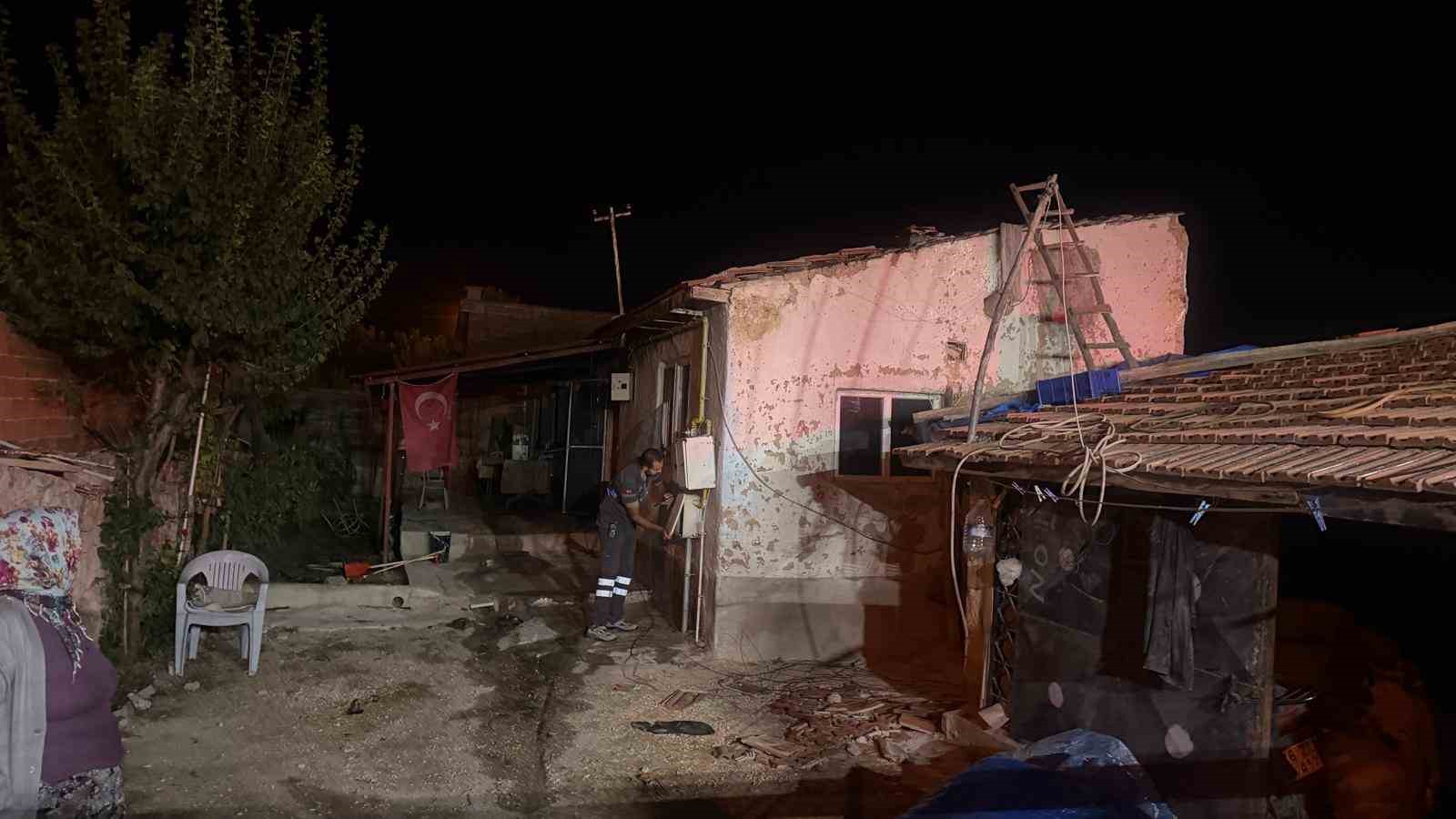 tek-basina-yasayan-78-yasindaki-adamin-ocakta-unuttugu-yemek-evi-kul-etti