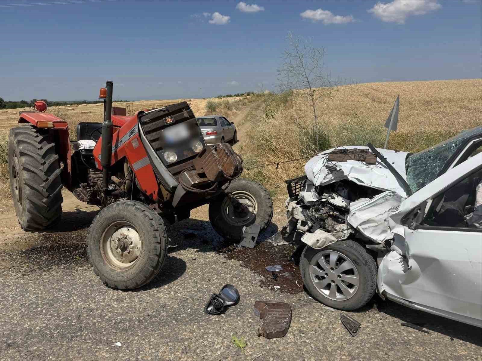 edirne-de-traktor-ile-otomobil-carpisti-2-yarali