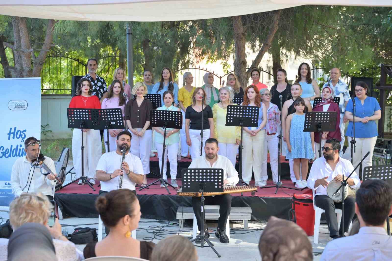 esenyurt-ta-belediye-kurslari-meyvesini-verdi-kursiyerlerden-unutulmaz-konser