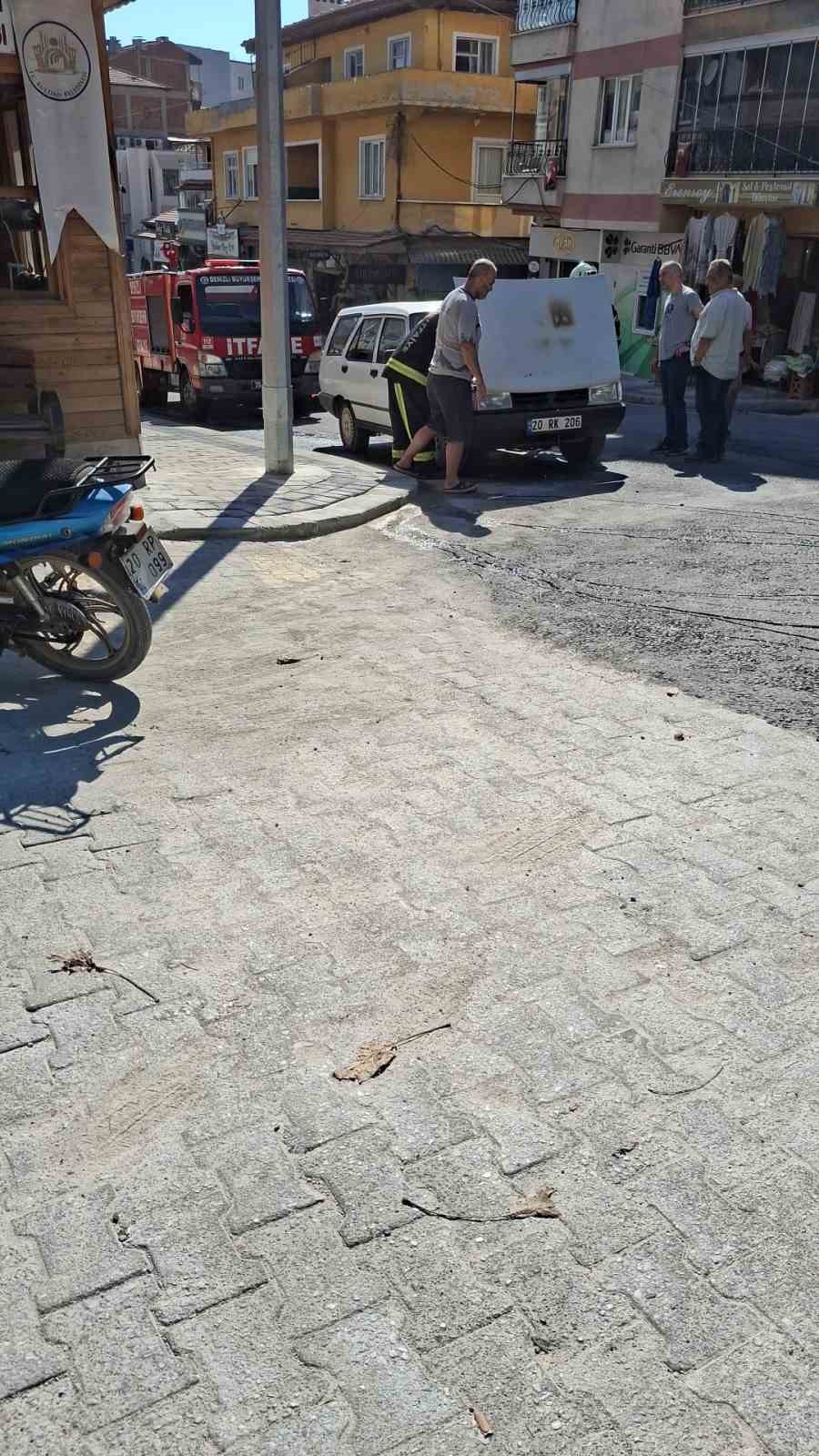 denizli-de-hareket-halindeki-otomobil-alev-aldi