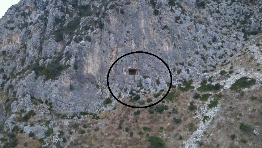 dag-yuzeyindeki-magarada-mahsur-kalan-sahis-kurtarildi