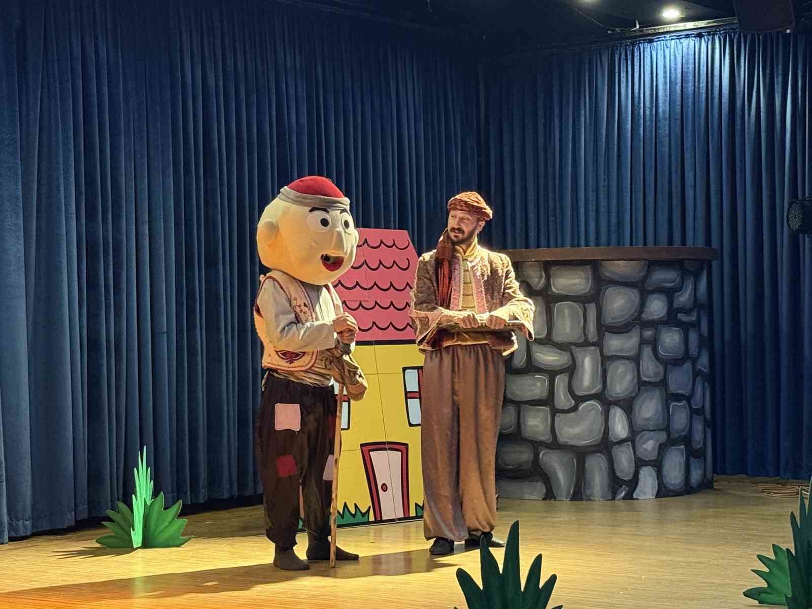 tokat-belediyesi-1-tiyatro-festivali-tiyatroseverlerden-tam-not-aldi