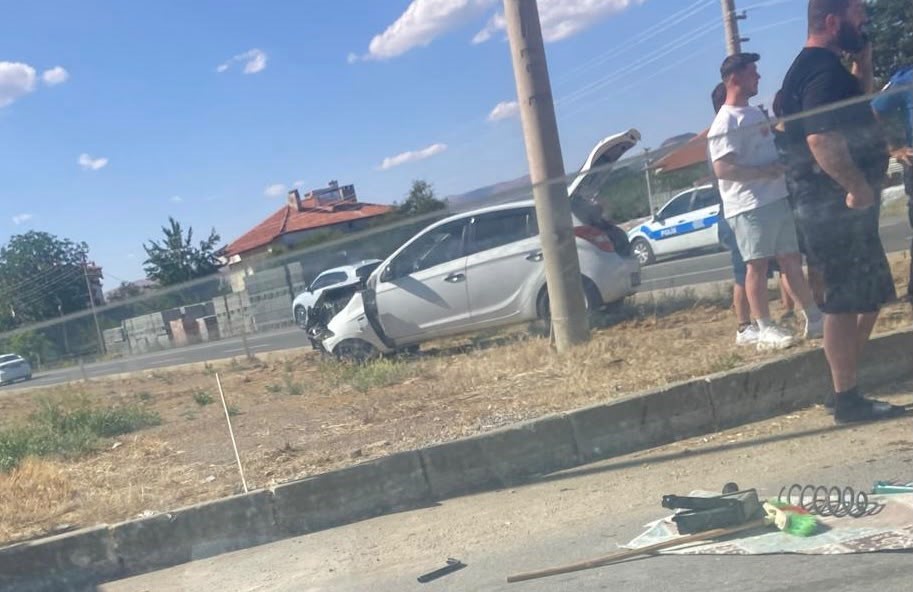isparta-da-iki-otomobil-carpisti-1-yarali