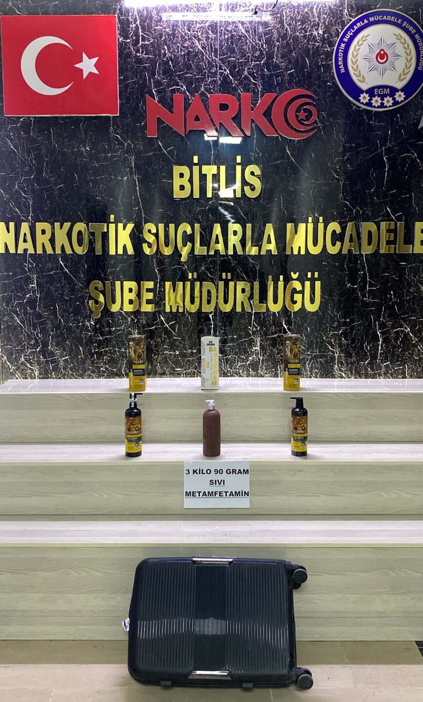 sampuan-siselerinde-3-kilo-sivi-metamfetamin-ele-gecirildi