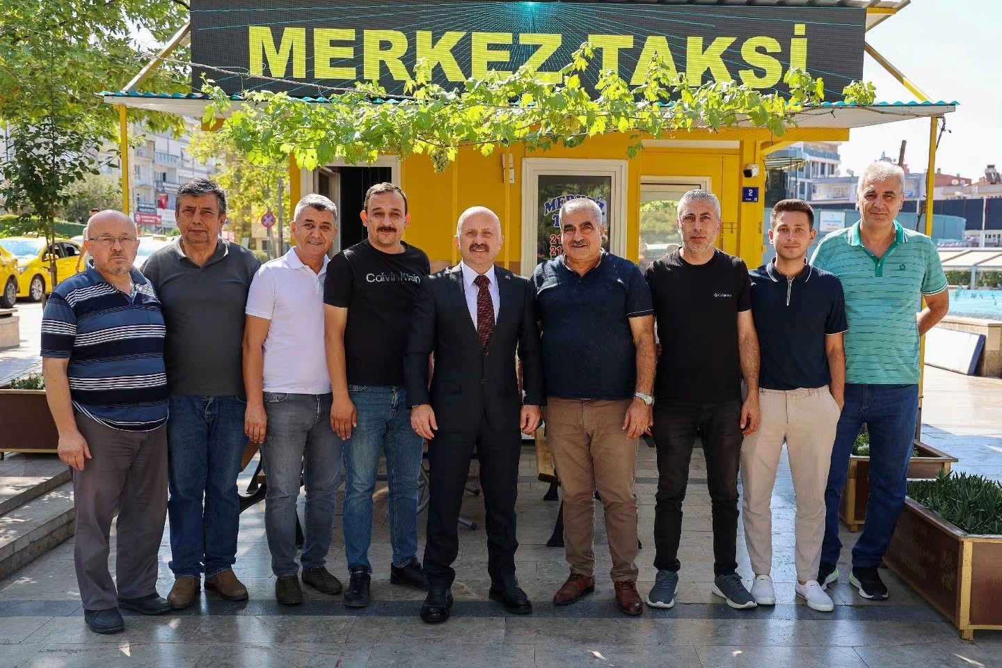 vali-varol-gune-taksi-duraginda-basladi