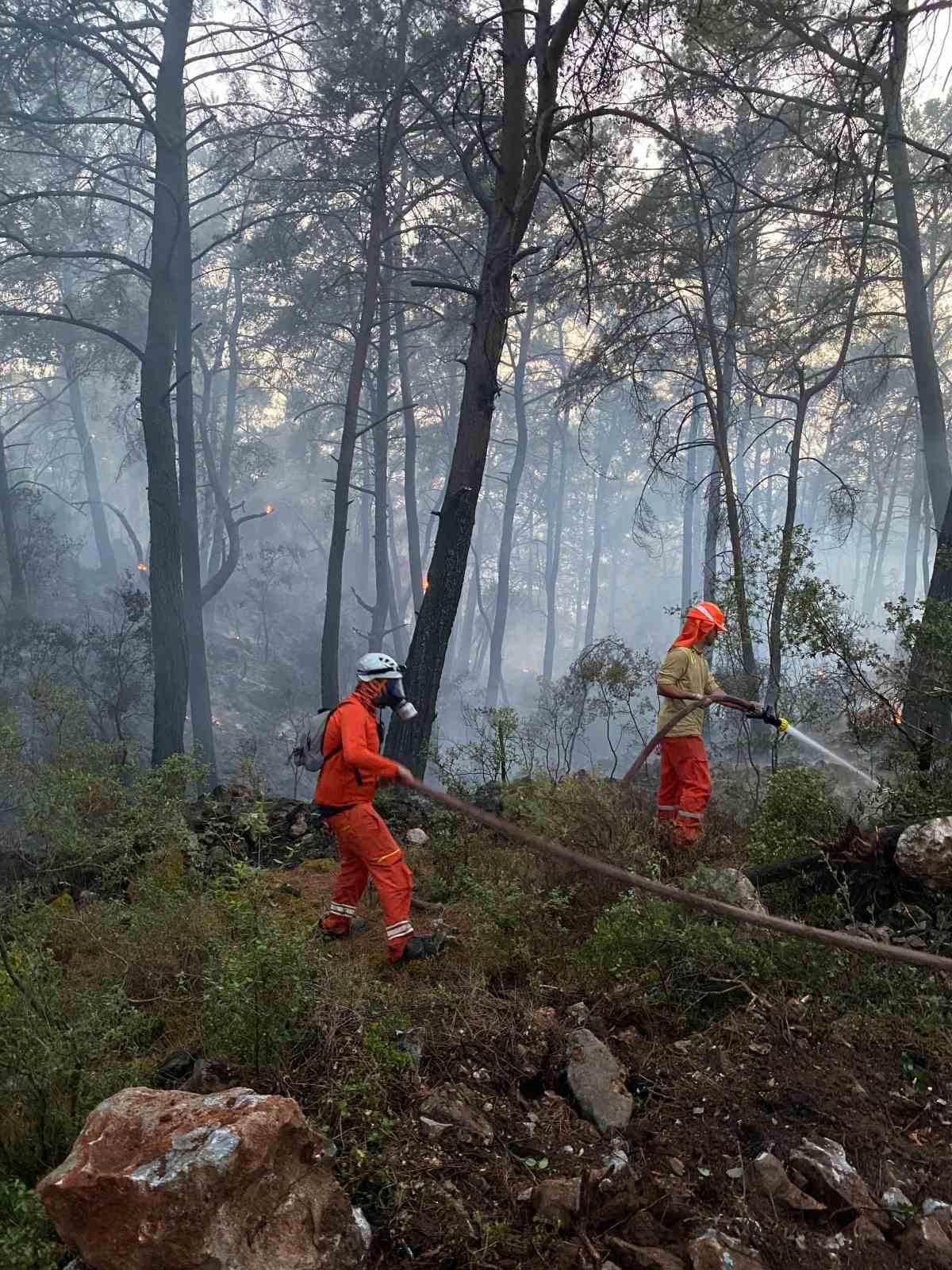 datca-mag-ame-ekipleri-gocek-teki-orman-yanginina-destek-verdi