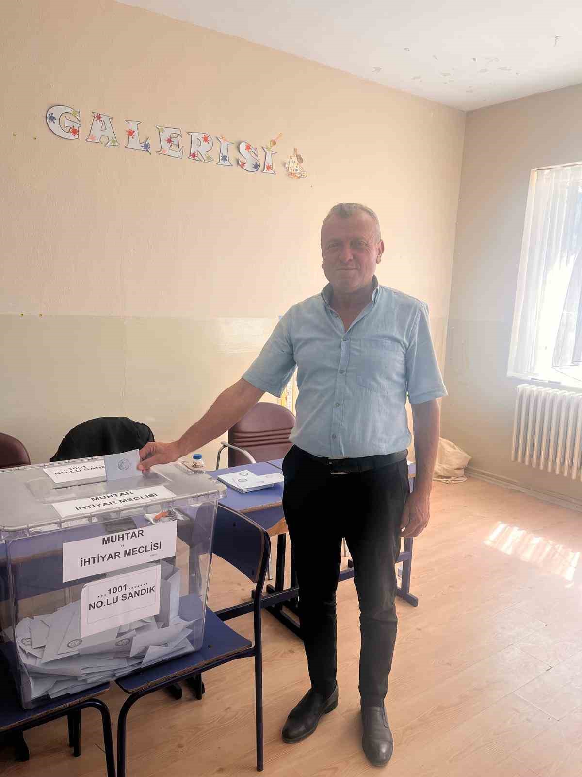 hisarcik-koyunde-muhtarlik-icin-sandik-kuruldu