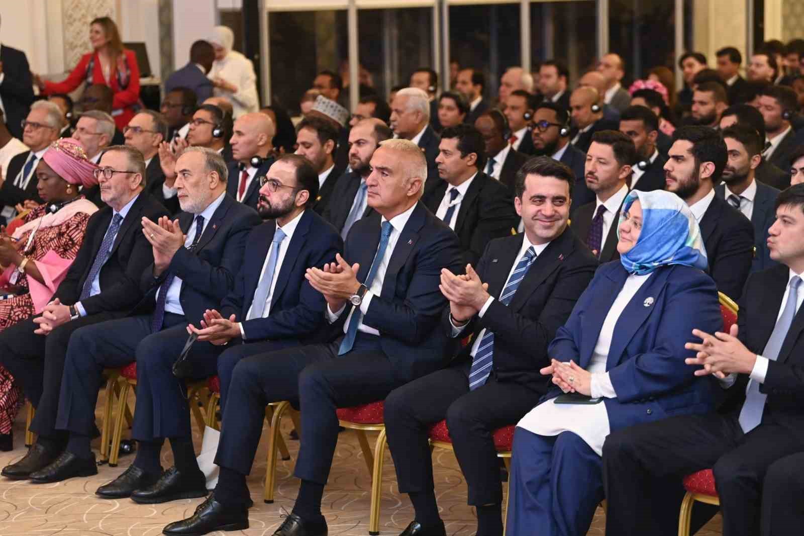 bakan-ersoy-dan-gazze-cagrisi-musluman-diasporalarin-filistin-mucadelesini-dunyaya-anlatmada-kritik-rolu-var