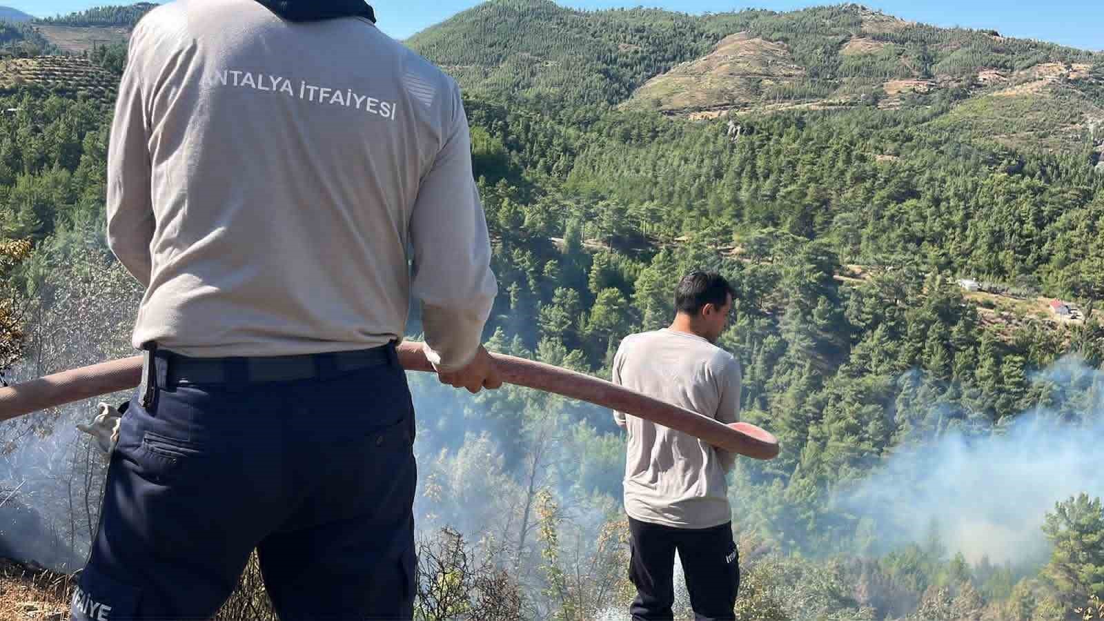 alanya-da-orman-yangini-sebebiyle-45-ev-tedbir-amacli-tahliye-edildi
