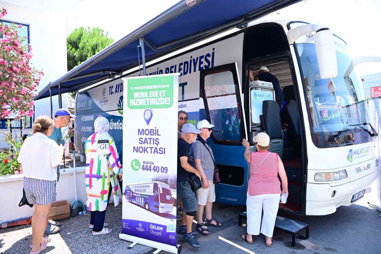 aydin-buyuksehir-belediyesi-mobil-halk-ege-et-aracina-didim-de-yogun-ilgi
