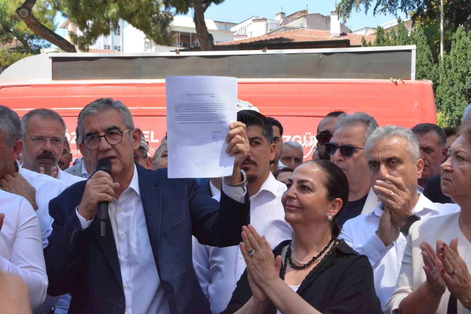 balikesir-de-chp-den-toplu-istifa-il-baskani-20-ilce-baskani-ve-12-belediye-baskani-istifa-ederek-yeni-parti-ye-gecti
