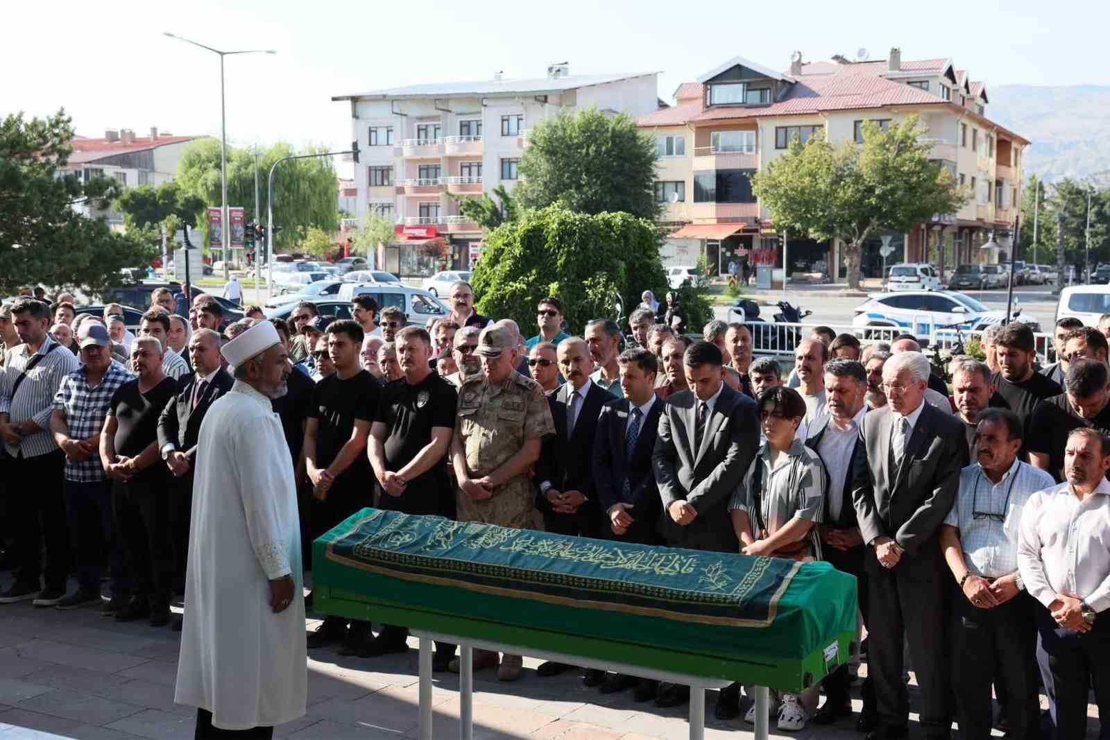 sehit-babasi-mehmet-zengin-son-yolculuguna-ugurlandi
