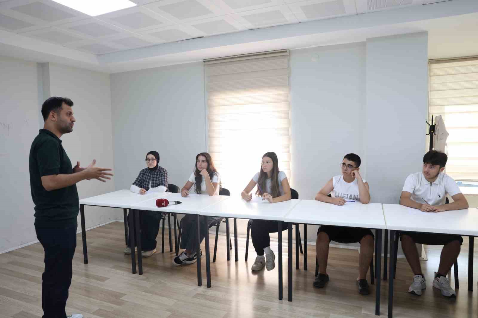 osmangazi-den-genclerin-gelecegine-ucretsiz-egitim-destegi
