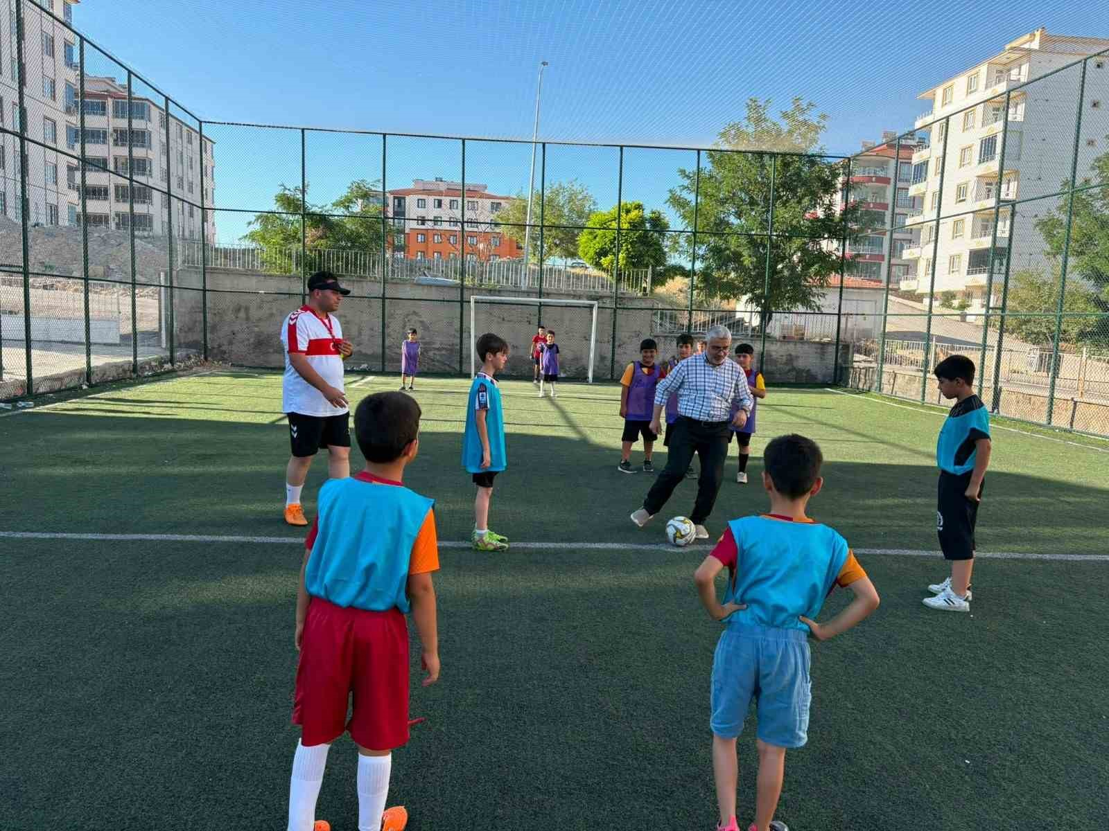 besni-de-yaz-kur-an-kurslari-arasi-futbol-turnuvasi-basladi