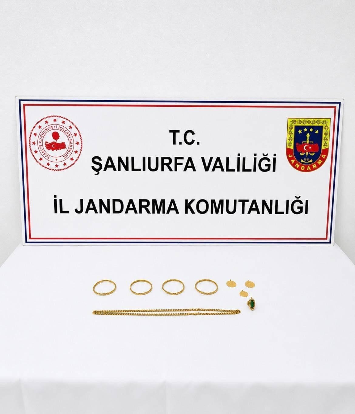 dolandirdigi-kisiden-aldigi-altinlari-satmaya-calisan-sahis-yakalandi