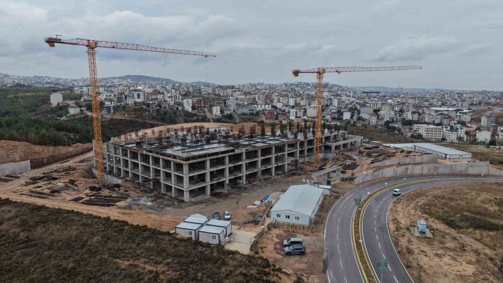 cayirova-da-yapimi-suren-200-yatakli-devlet-hastanesi-yukseliyor