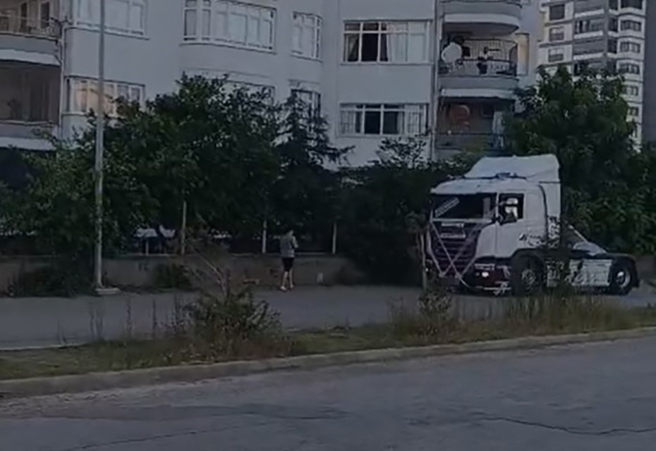 dugun-konvoyunda-havali-korna-calan-8-kamyon-surucusune-168-bin-tl-ceza