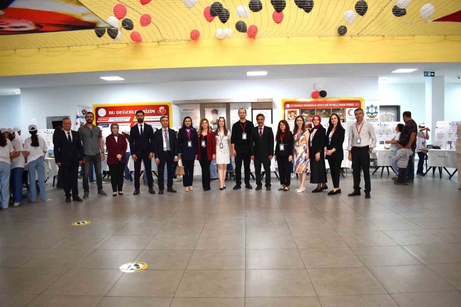ahmet-karahan-ortaokulu-nda-bilime-isik-tutan-4006-fuari-gerceklestirildi