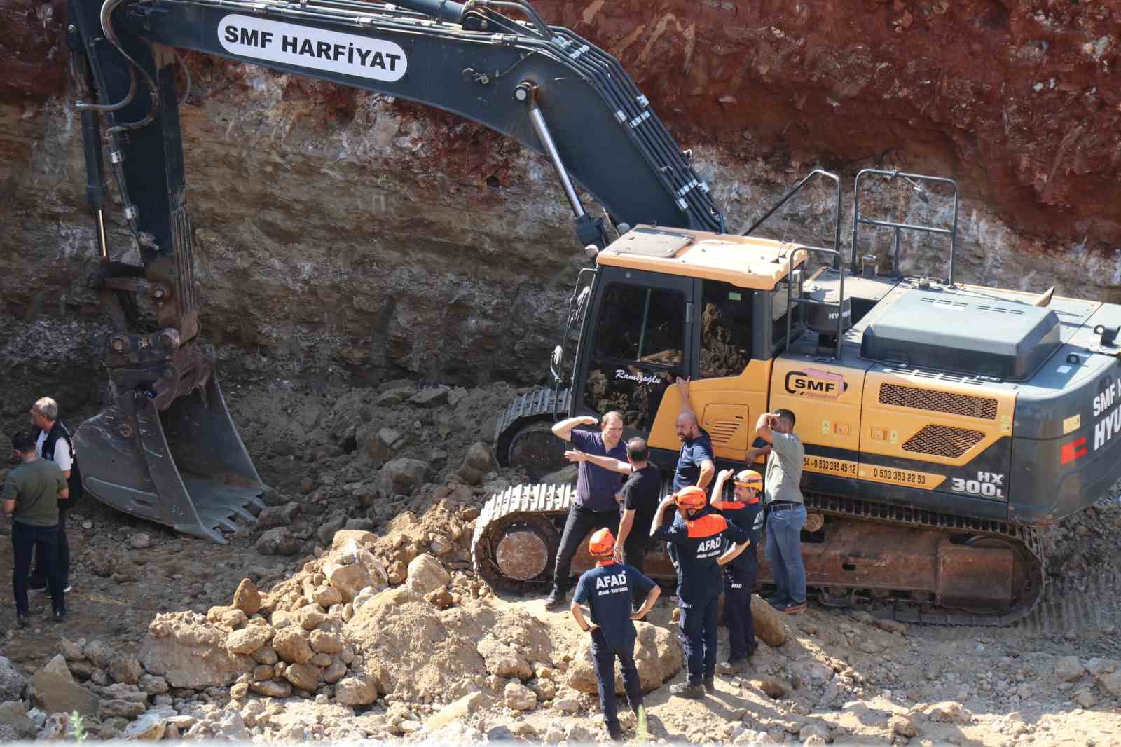 insaat-kazisinda-gocuk-altinda-kalan-kepce-operatoru-hayatini-kaybetti