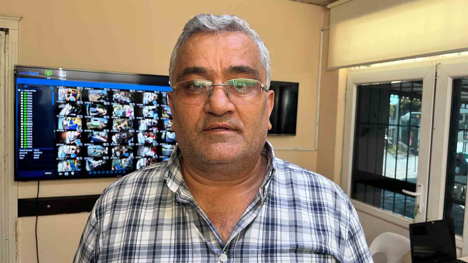 gelen-sikayetler-uzerine-yasli-adam-kiligina-girip-halk-otobuslerini-denetledi