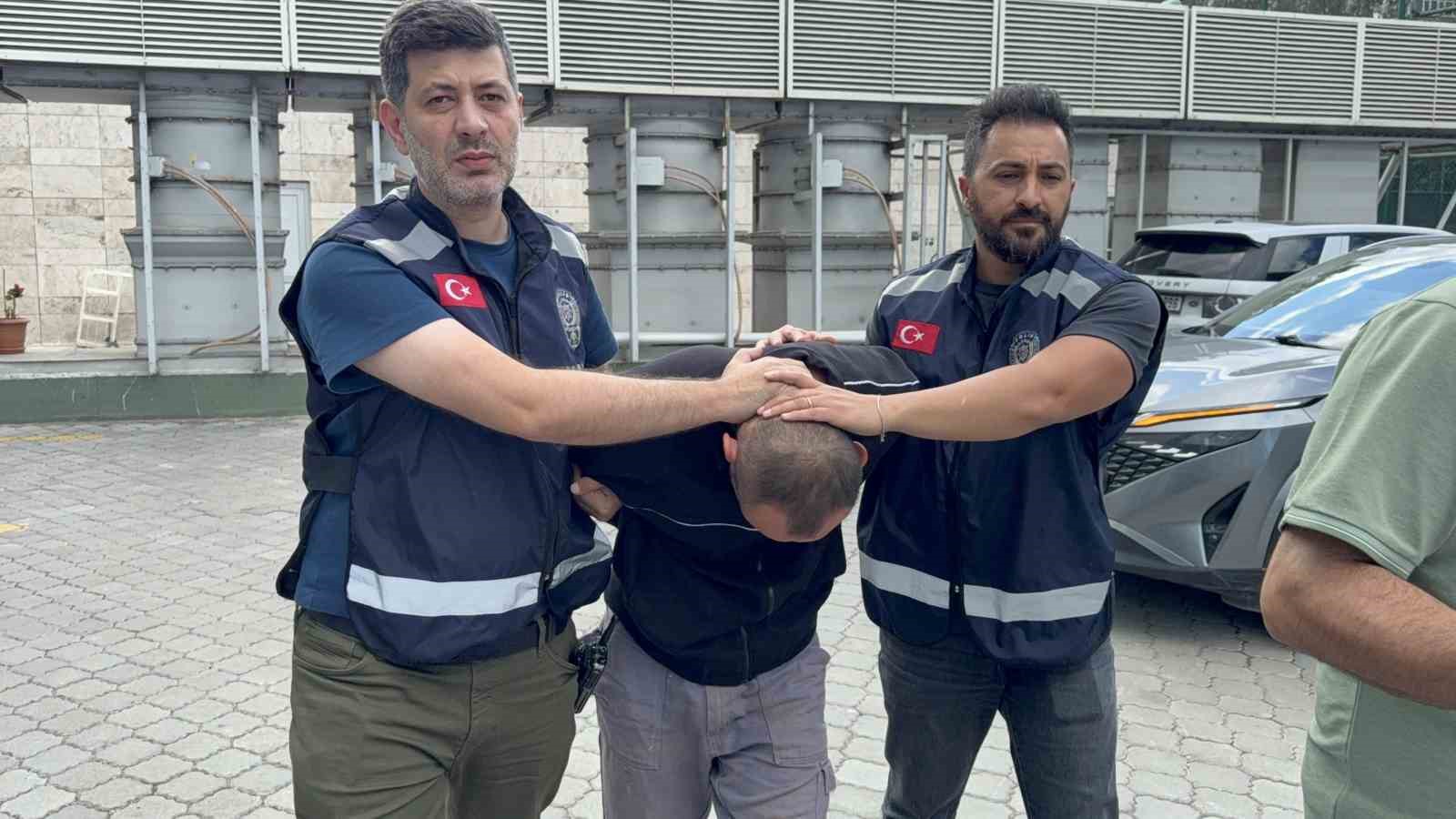 is-arkadasini-falcatayla-agir-yaraladi