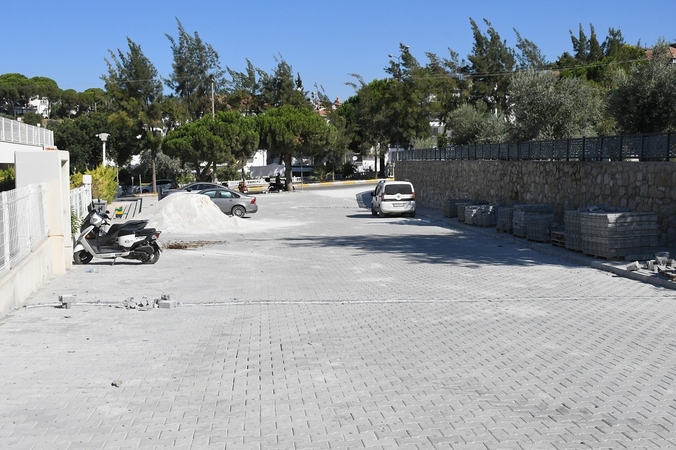 kusadasi-nda-alt-ve-ust-yapi-calismalari-suruyor