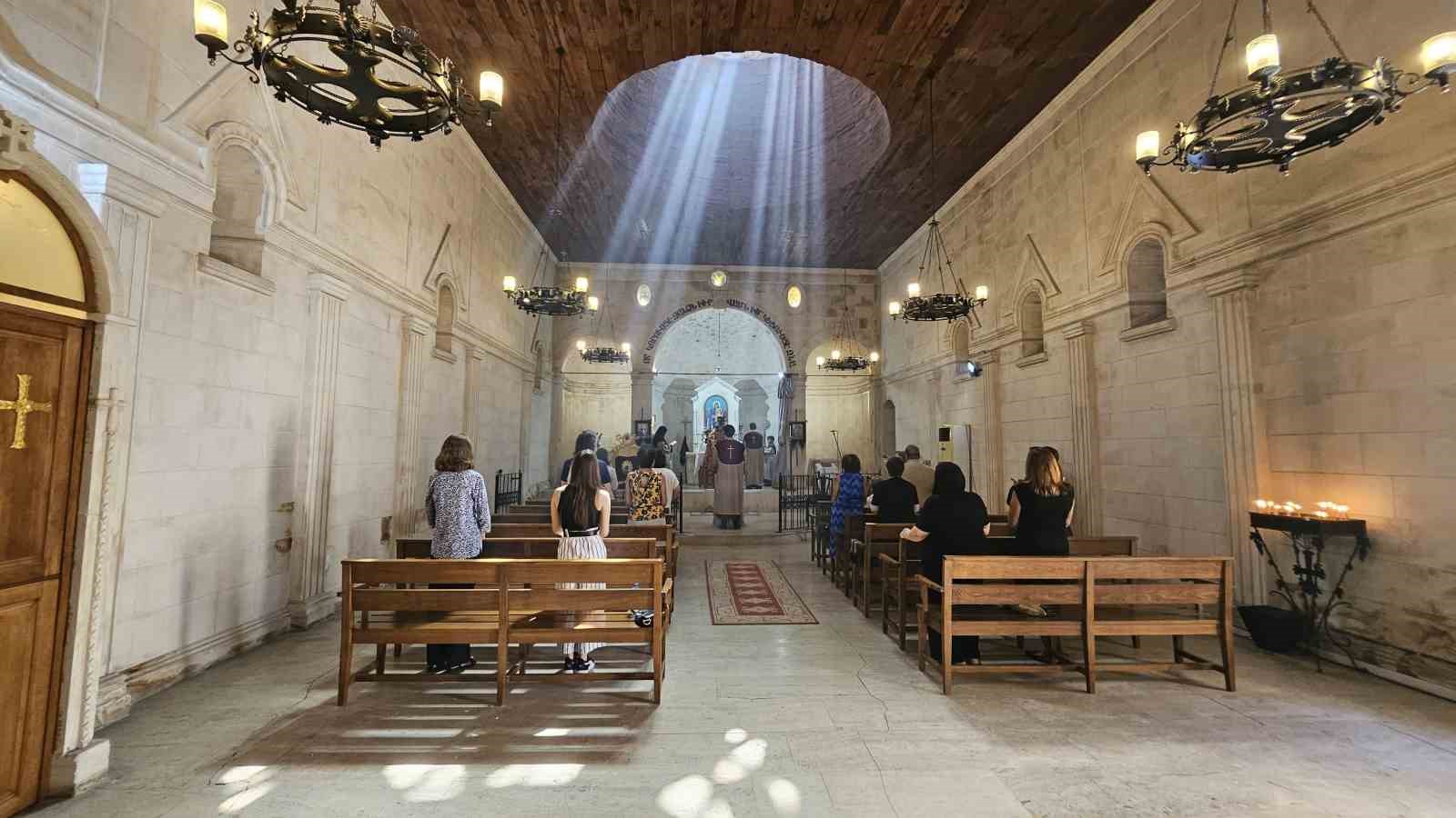depremde-hasar-goren-154-yillik-tarihi-kilisede-restorasyon-calismalarina-baslandi
