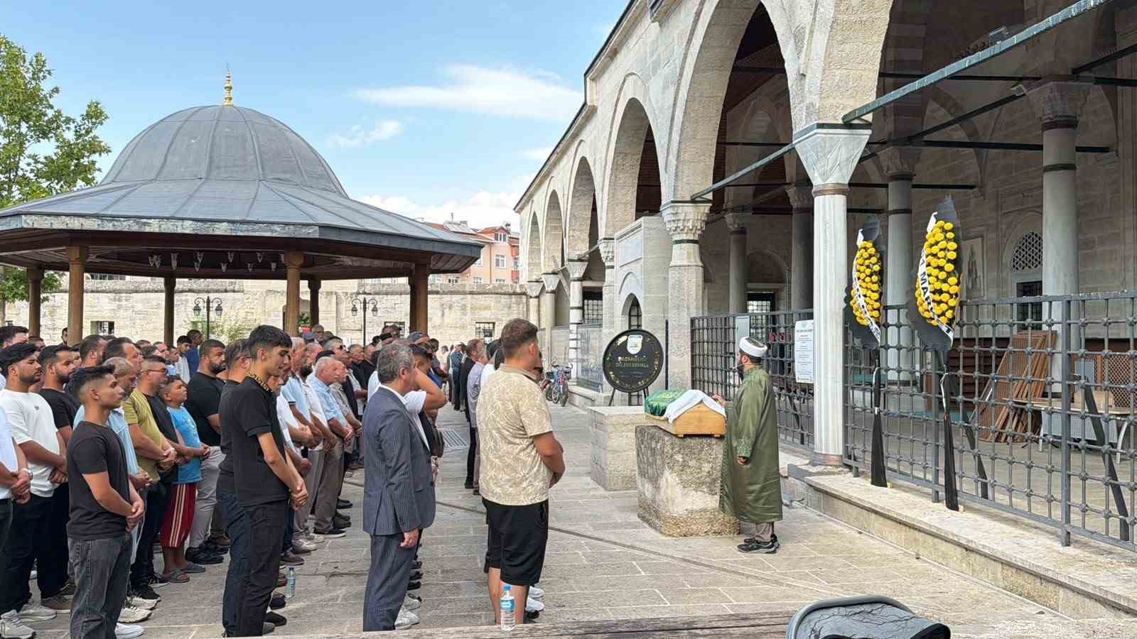 babaeski-de-derede-bogulan-cocuk-gozyaslariyla-son-yolculuguna-ugurlandi