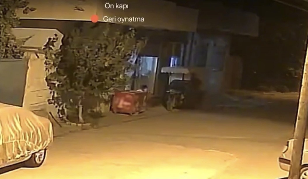mardin-de-maskeli-sahis-gencin-telefonunu-kapip-kacti