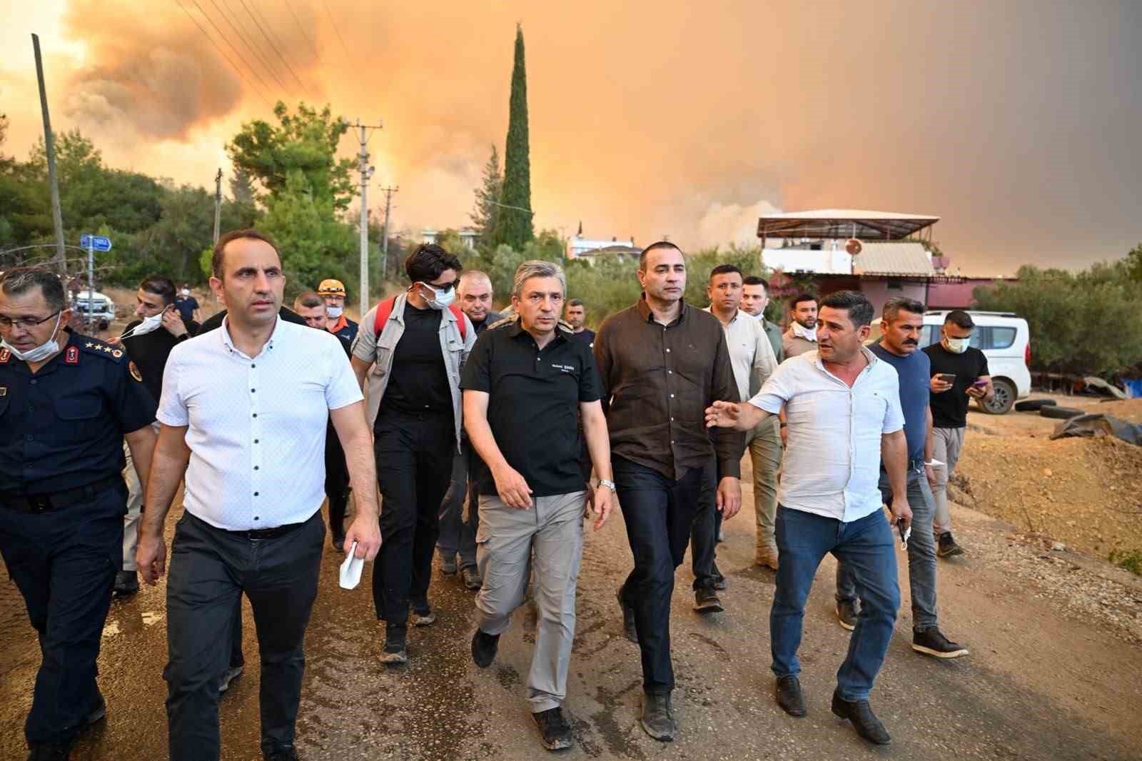 antalya-valisi-sahin-aksu-yangini-devam-ediyor-kumluca-yangininin-enerjisi-dusuruldu