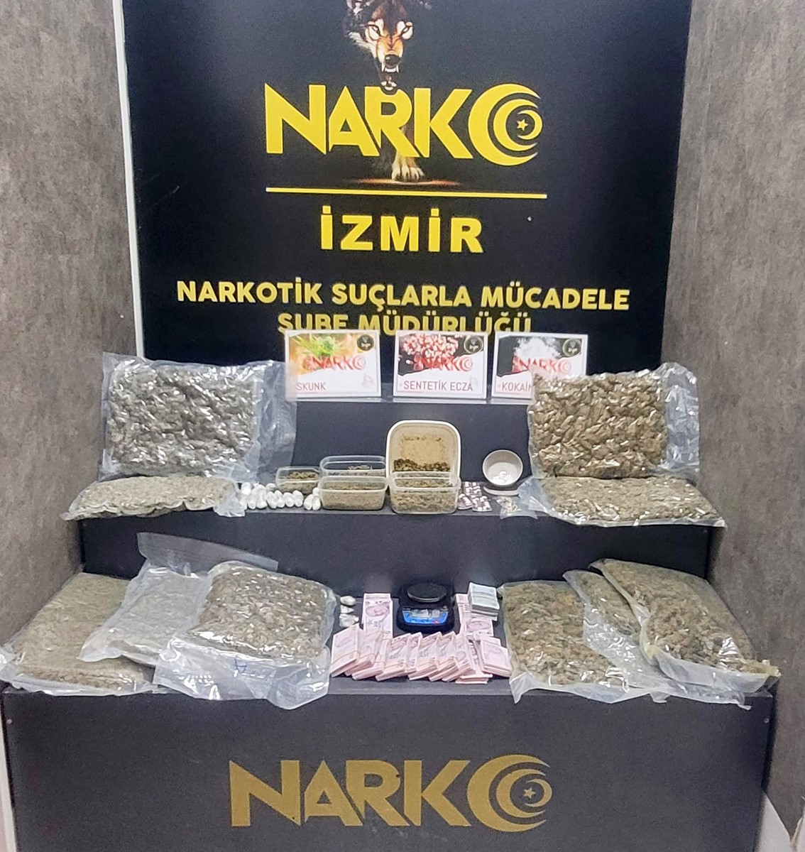 izmir-de-zehir-tacirlerine-baskin-11-5-kilo-uyusturucu-ele-gecirildi