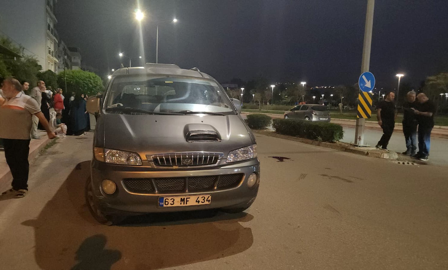 iskenderun-da-geri-manevra-yapan-aracin-carptigi-kadin-agir-yaralandi