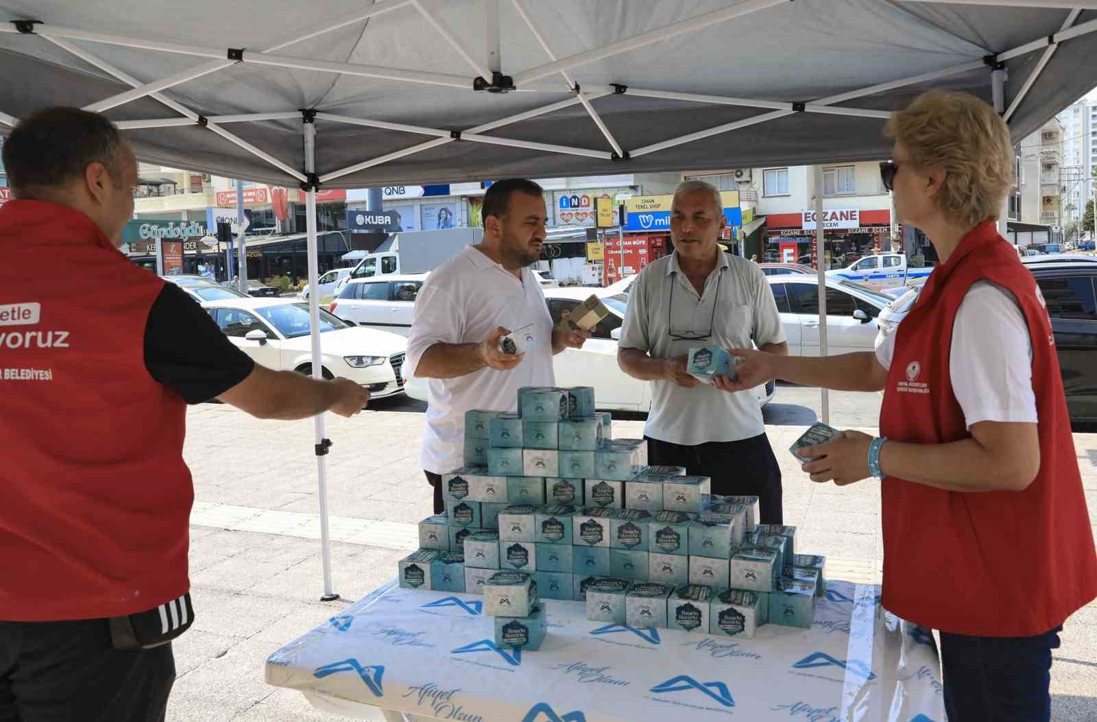 mersin-de-mevlit-kandilinde-15-bin-kandil-simidi-dagitildi