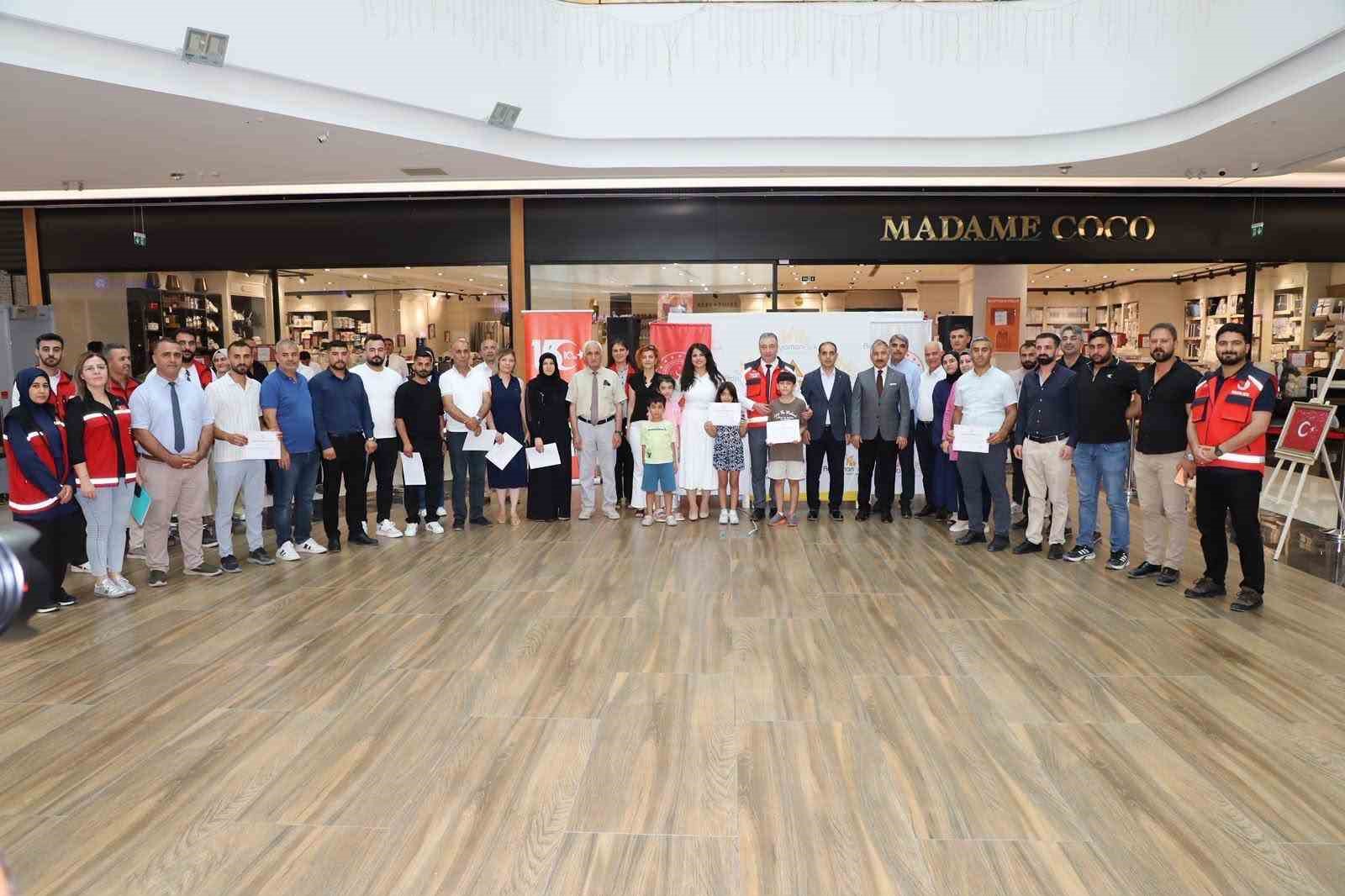 adiyaman-da-sehit-yakinlari-ve-gazilerin-ebru-sergisi-acildi