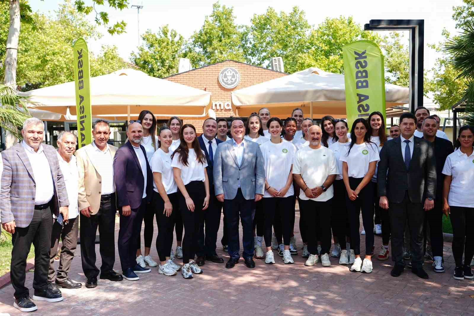 baskan-dutlulu-voleybol-ve-hentbol-takimlariyla-bulustu