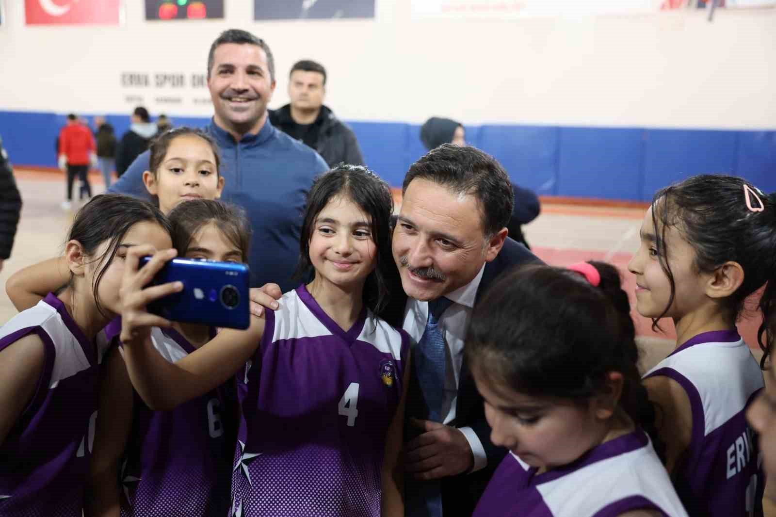 vali-cicek-erva-spor-okullari-na-kayitlar-artik-bir-tik-otede