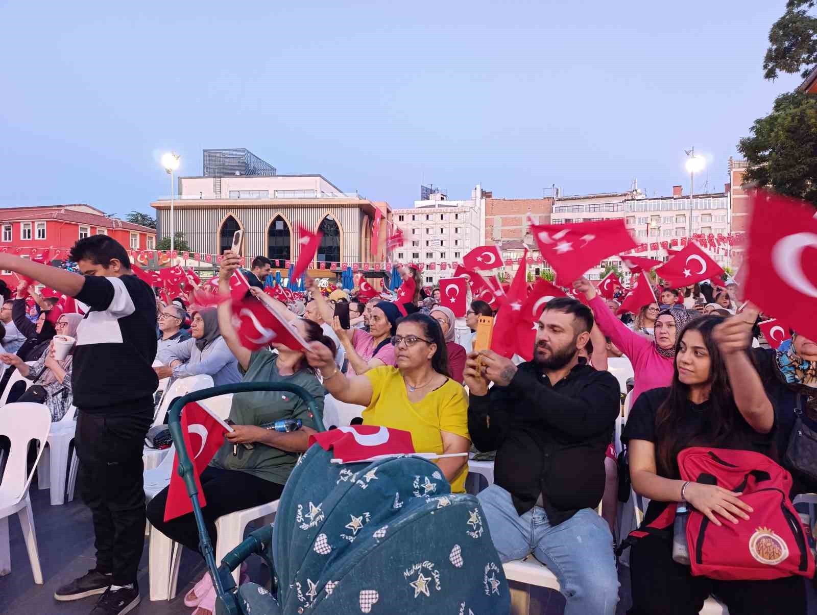 vali-aktas-bugun-bizlere-dusen-gorev-15-temmuz-u-unutmamak-unutturmamak