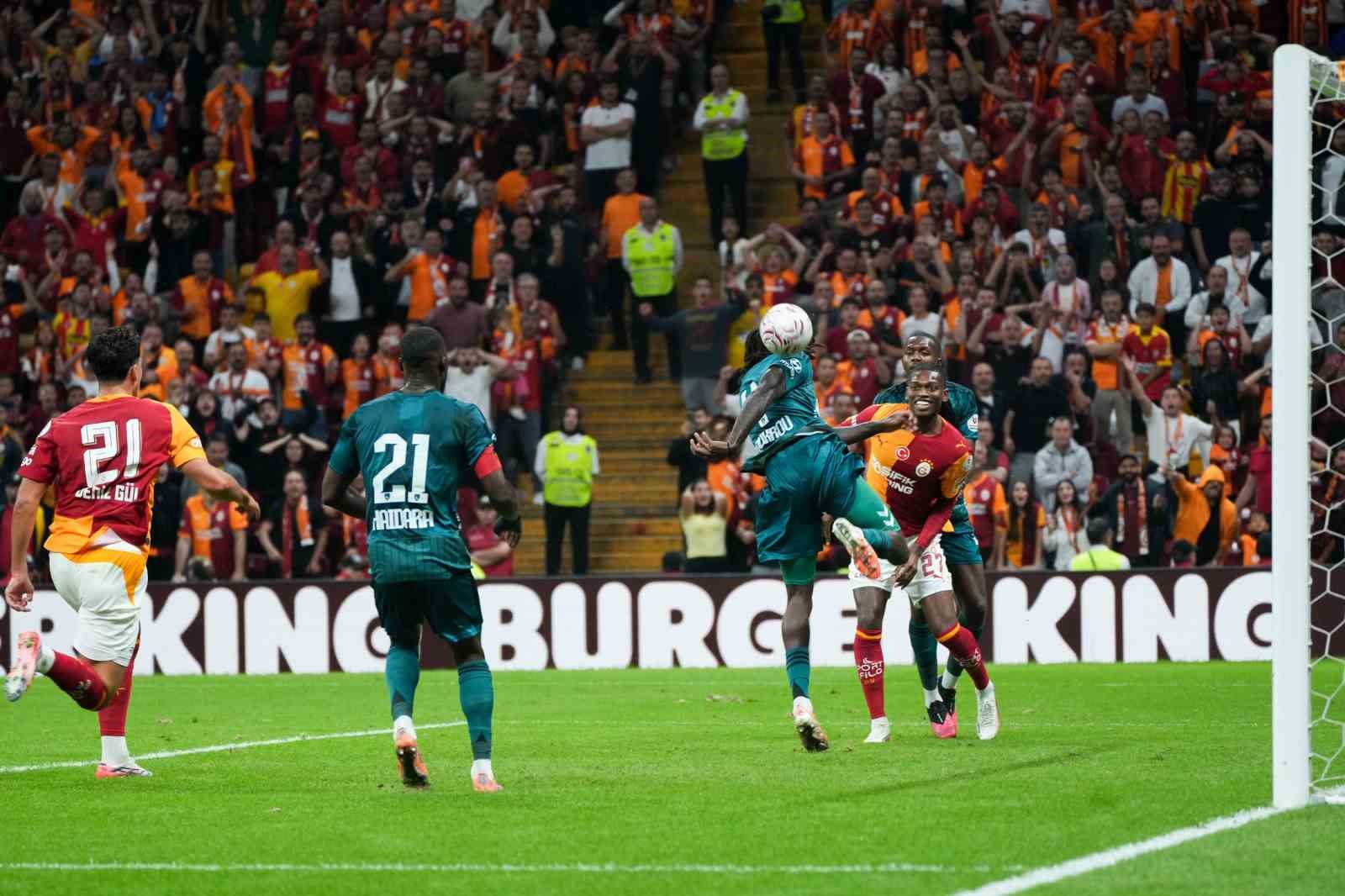 trendyol-super-lig-galatasaray-0-kocaelispor-0-mac-devam-ediyor