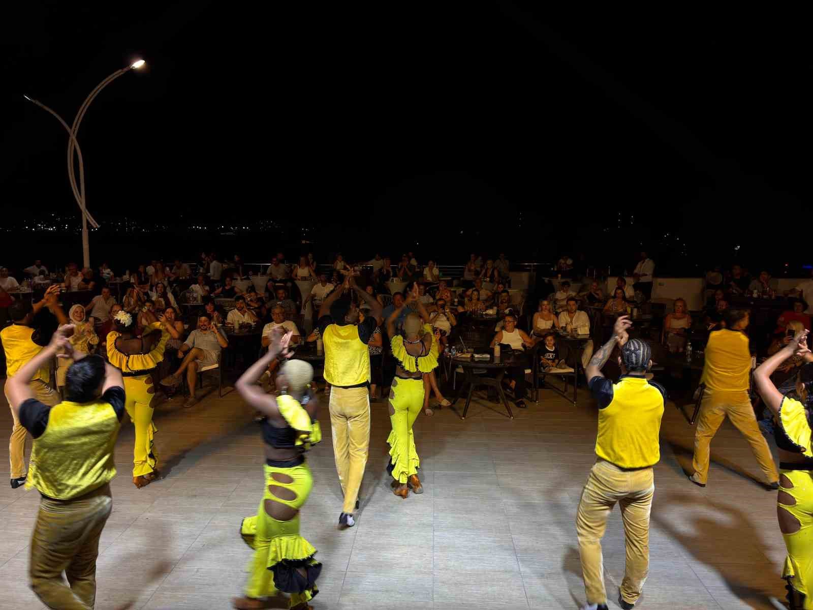 bardakci-koyu-nda-tatil-konser-ve-dans-sovlariyla-renklendi