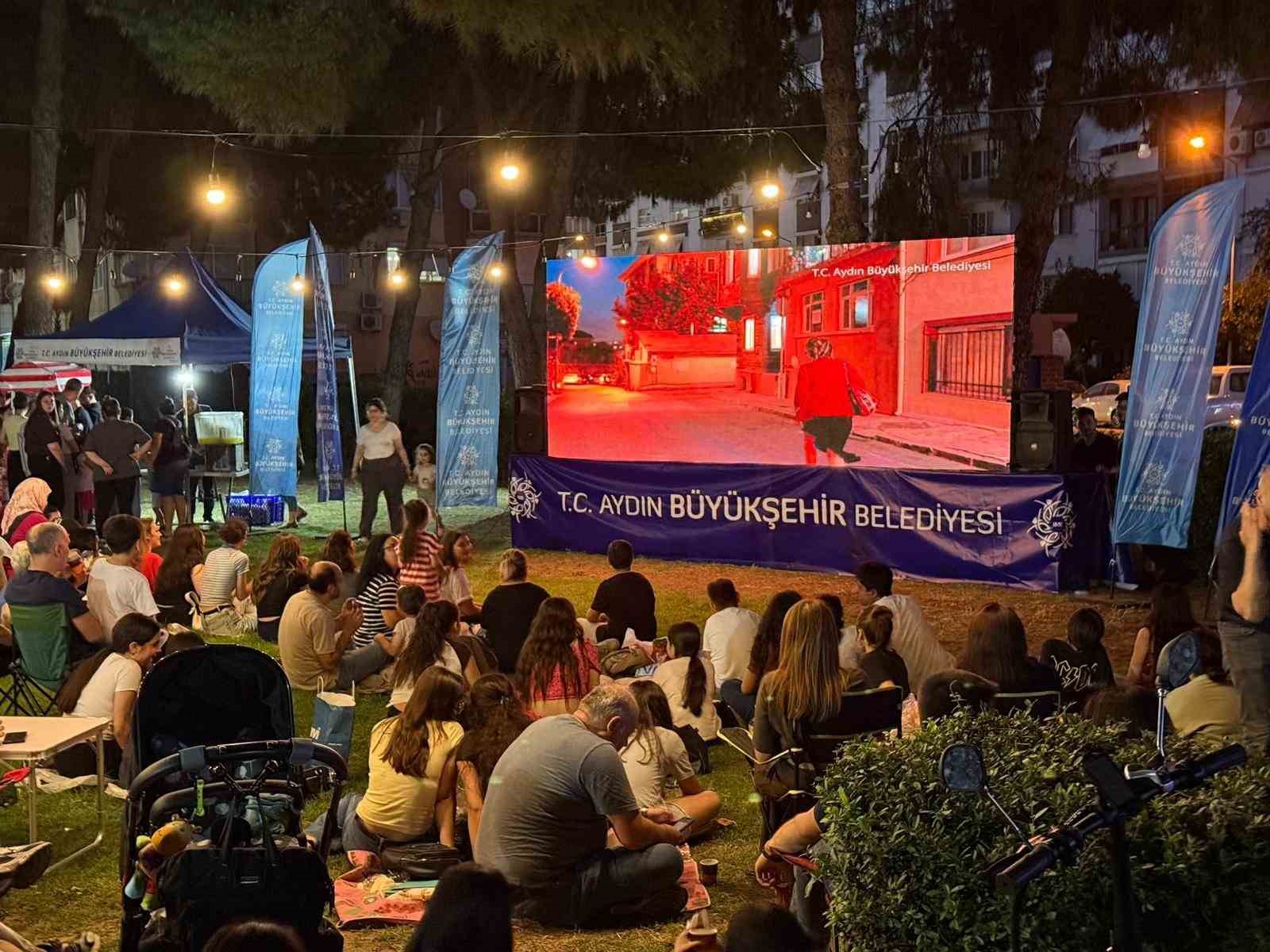 aydin-buyuksehir-belediyesi-nin-acik-hava-sinema-etkinlikleri-suruyor