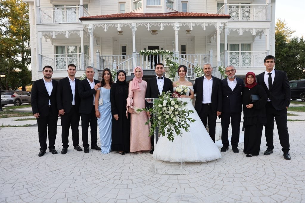 is-siyaset-ve-cemiyet-dunyasi-bu-dugunde-bulustu