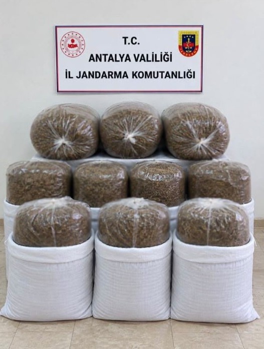 antalya-da-uc-ilcede-kacak-tutun-operasyonu-400-kilogram-tutun-ele-gecirildi