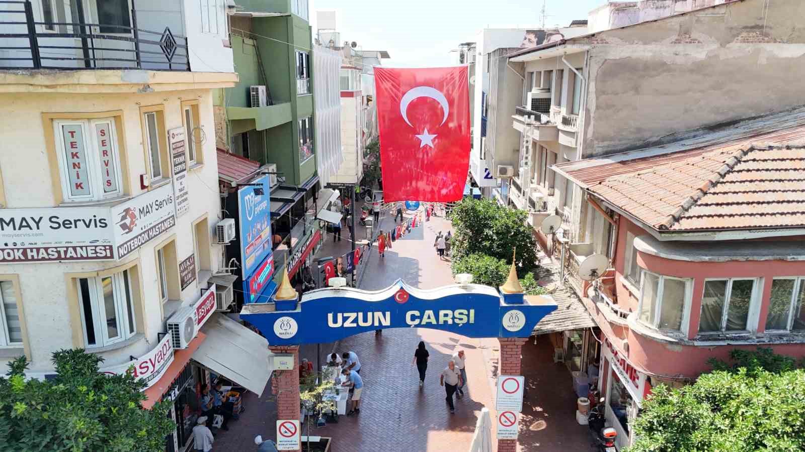 nazilli-belediyesi-ilceyi-turk-bayraklari-ile-donatiyor