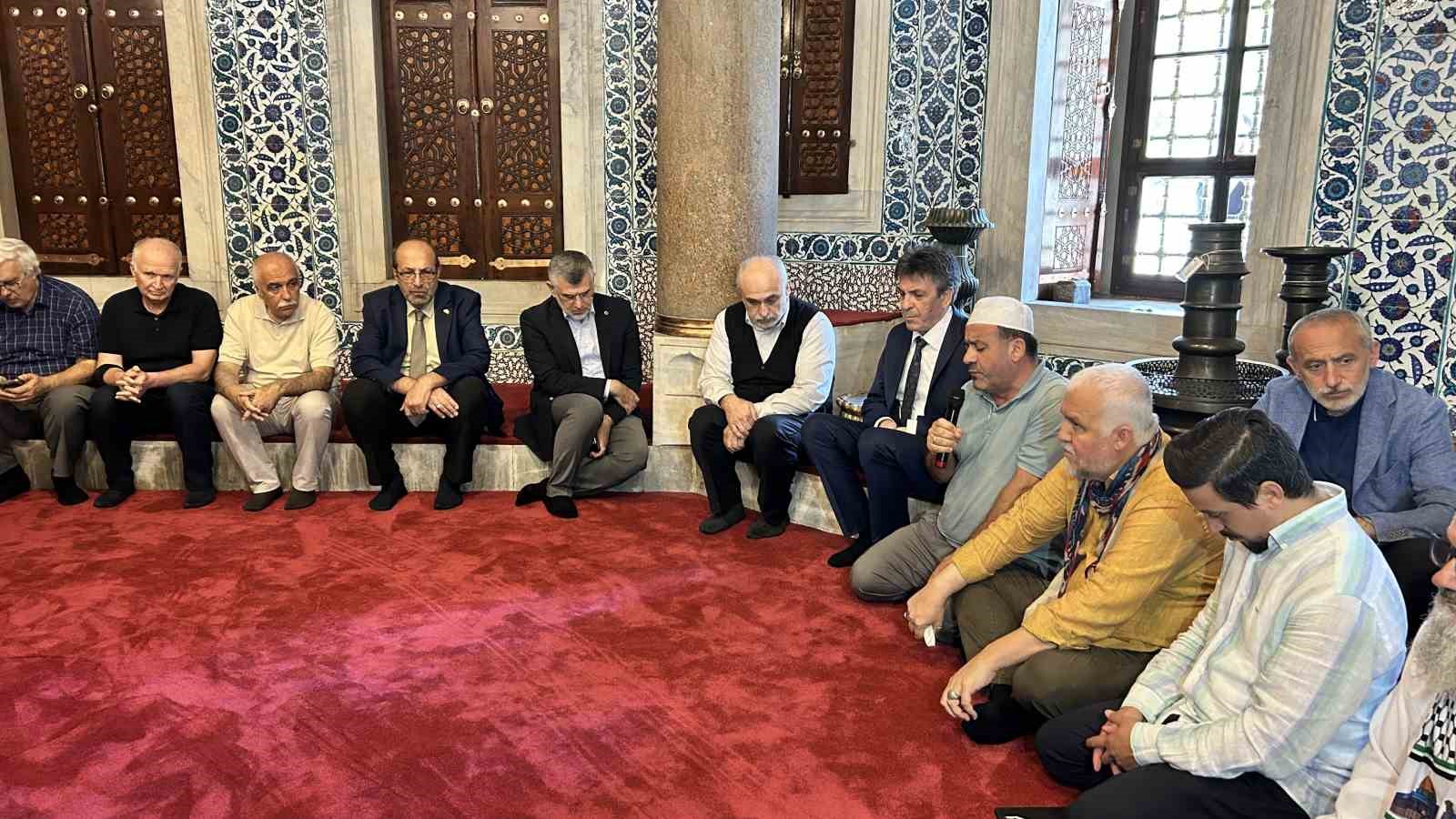 kanunu-sultan-suleyman-vefatinin-460-inci-yilinda-kabri-basinda-dualarla-anildi