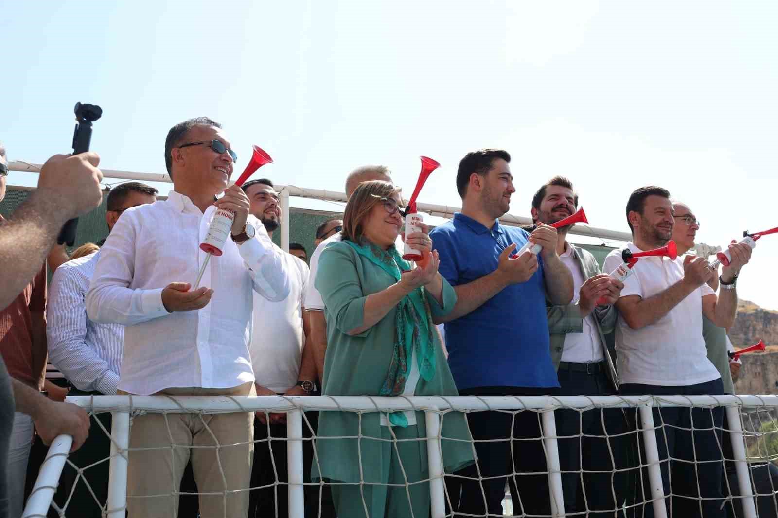 firat-in-incisi-rumkale-de-7-kez-festival-coskusu-yasandi