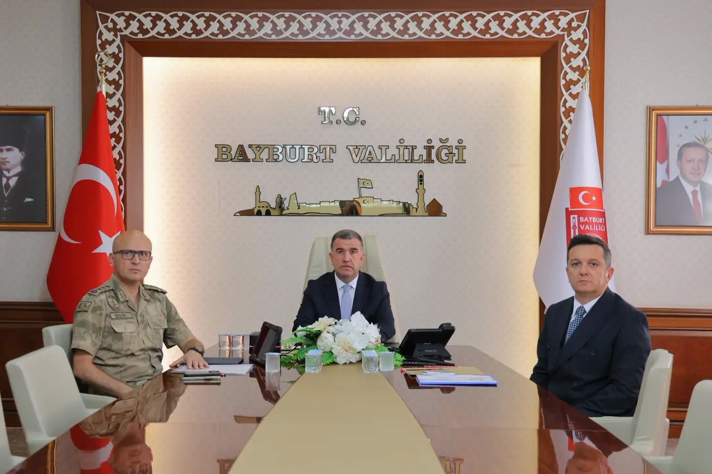 vali-eldivan-terorsuz-turkiye-gundemli-guvenlik-toplantisina-katildi