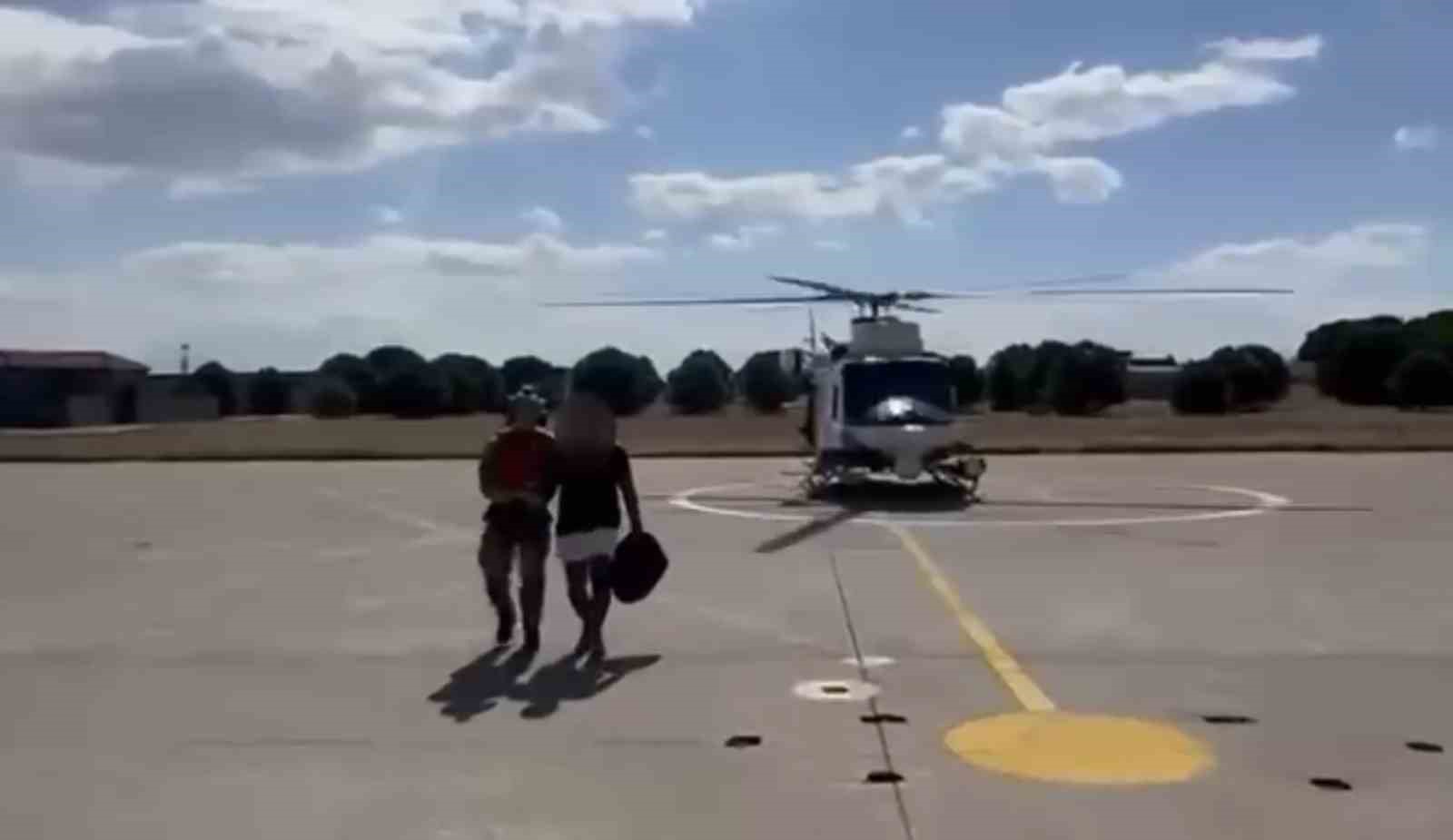 koyun-adasi-nda-mahsur-kalan-2-kisi-sahil-guvenlik-helikopteriyle-kurtarildi
