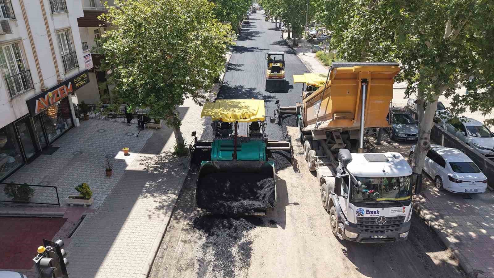 kahramanmaras-ta-yollar-asfaltlaniyor