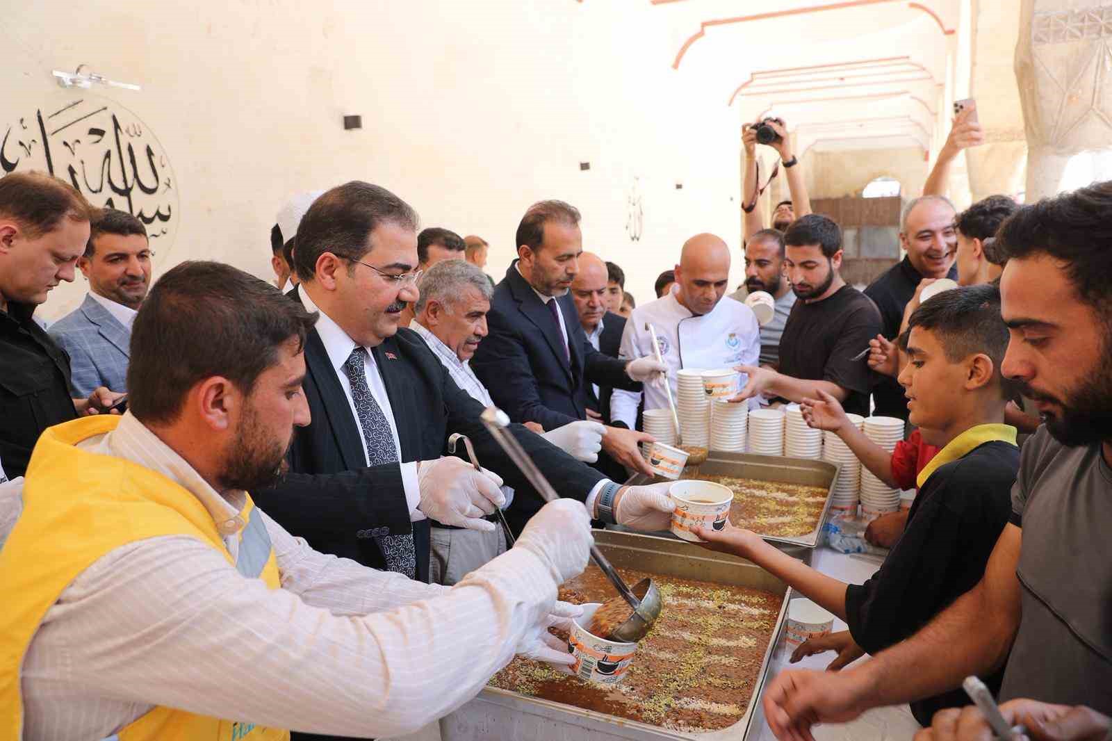 canpolat-vatandaslarla-asure-bereketini-paylasti
